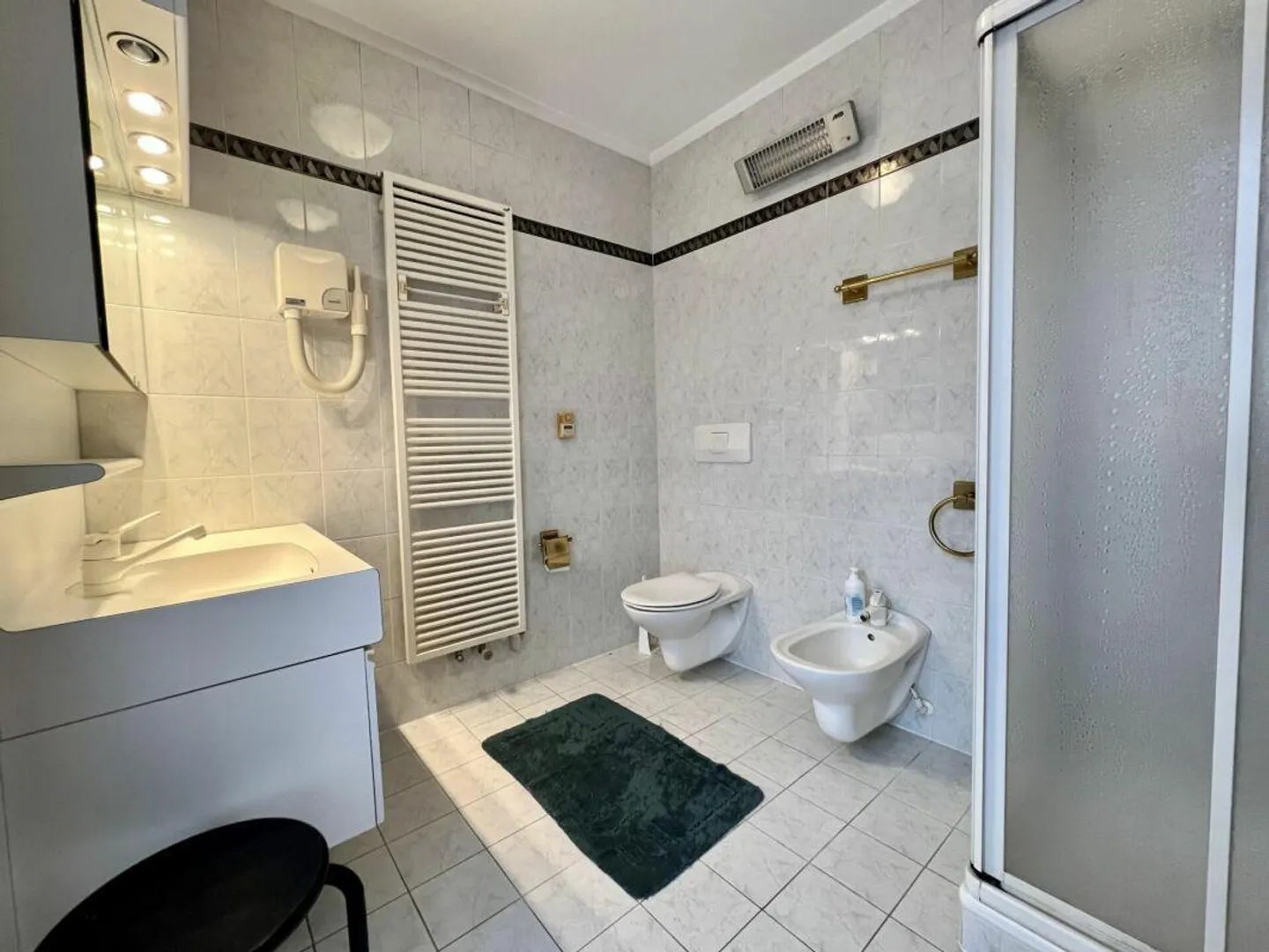 Grande et élégante villa avec terrain constructible - Photo 13 sur 15