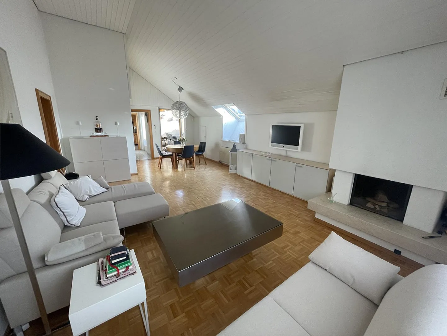 Stilvolles Penthouse mit Terrasse - Foto 3 von 14