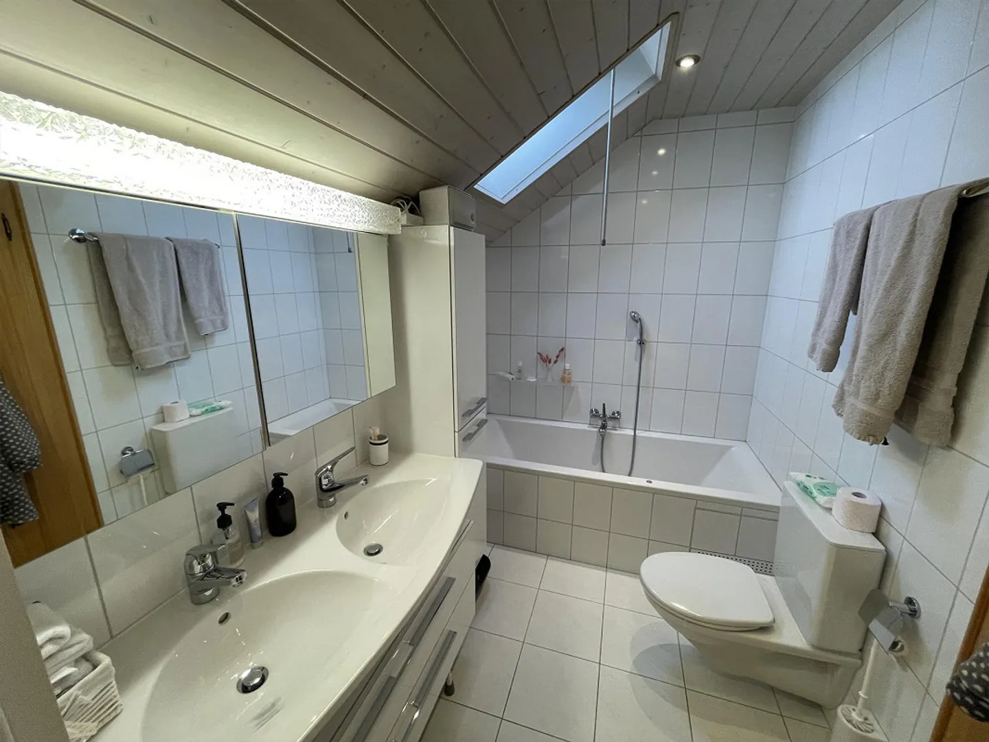 Stilvolles Penthouse mit Terrasse - Foto 6 von 14