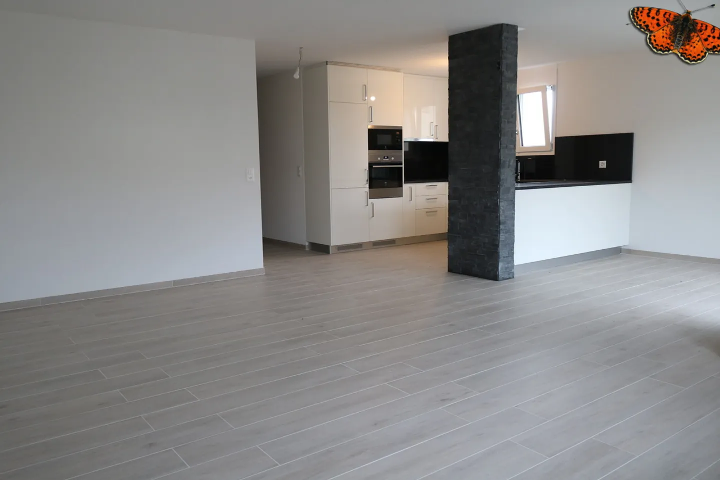 3 ½ PIÈCES - Au rez-de-chaussée - Foto 3 di 8