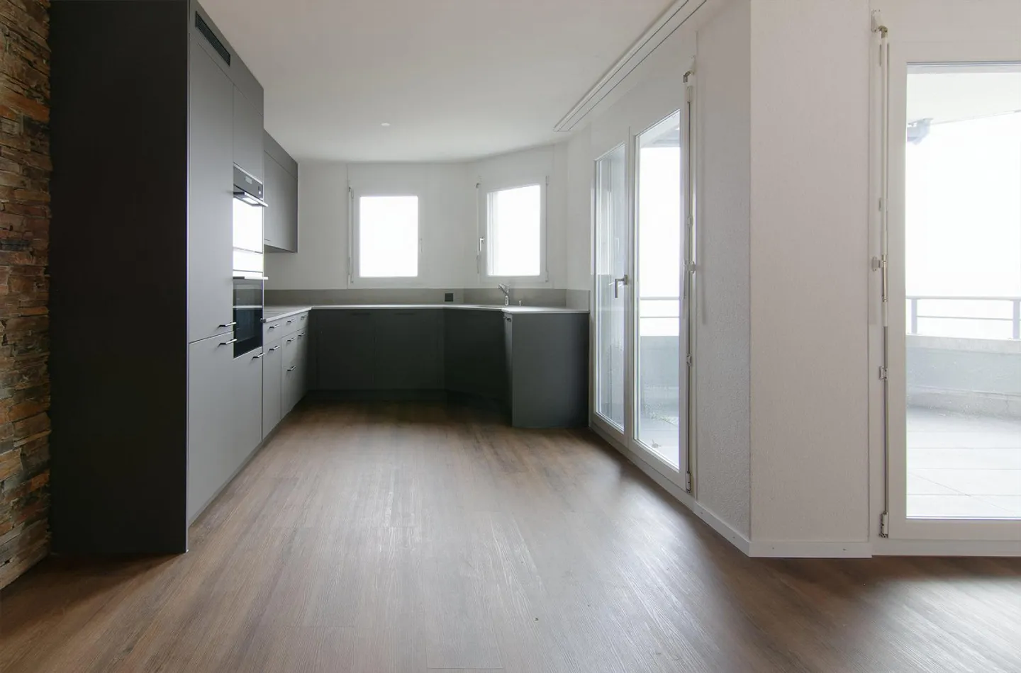 Appartamento di 3,5 stanze in standard di proprietà - Foto 2 di 12