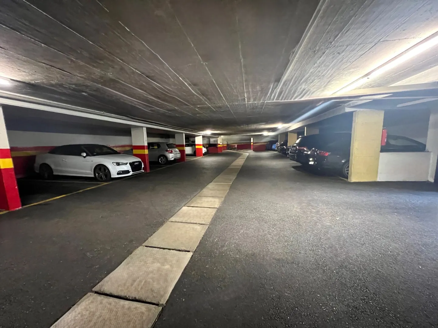 Einstellhallenparkplatz in Hergiswil - Foto 4 von 4