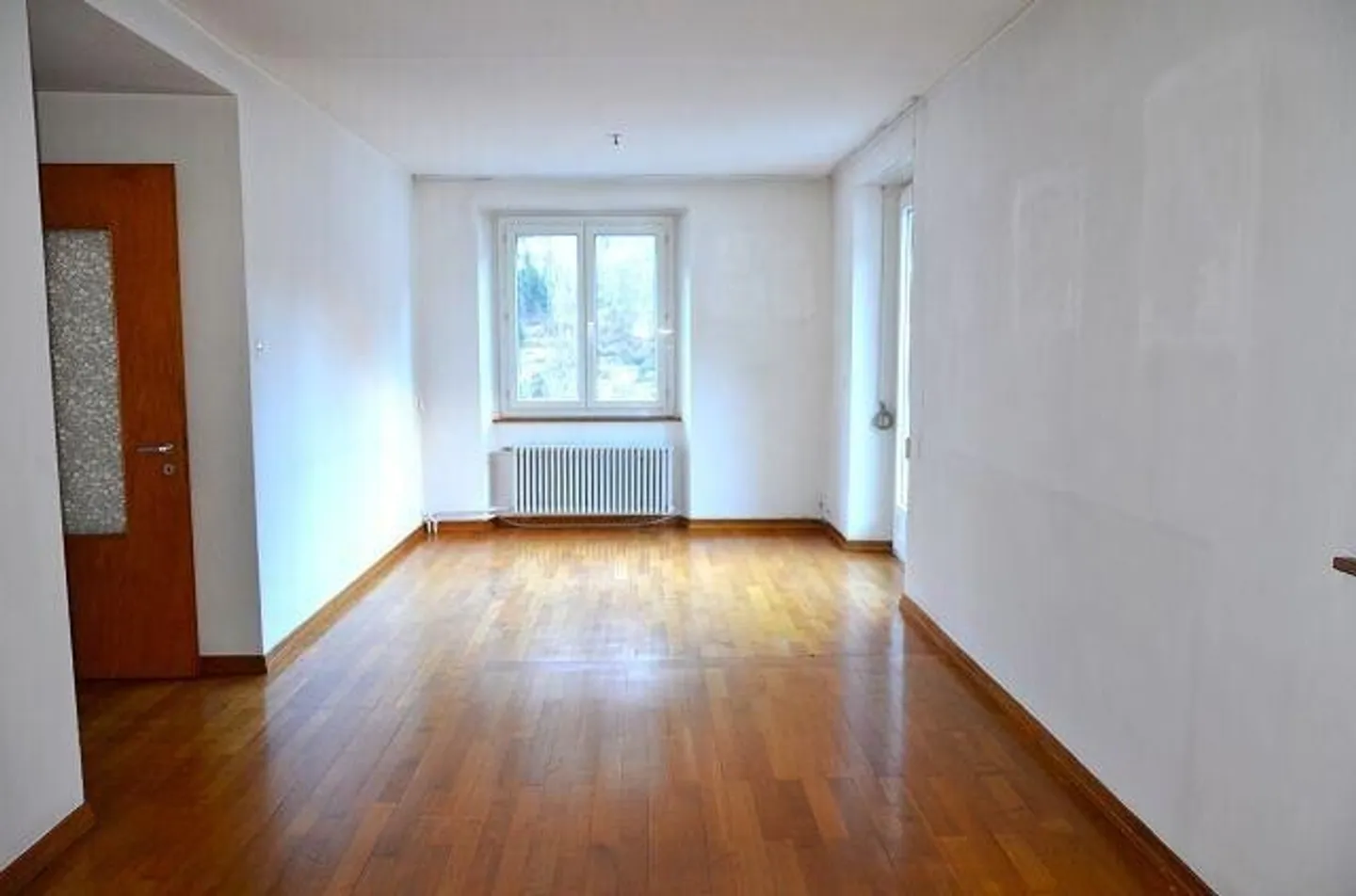 2 apartments of 4.5 rooms with 2 offices, garage/storage, 2 parking spaces and garden - Photo 2 of 13