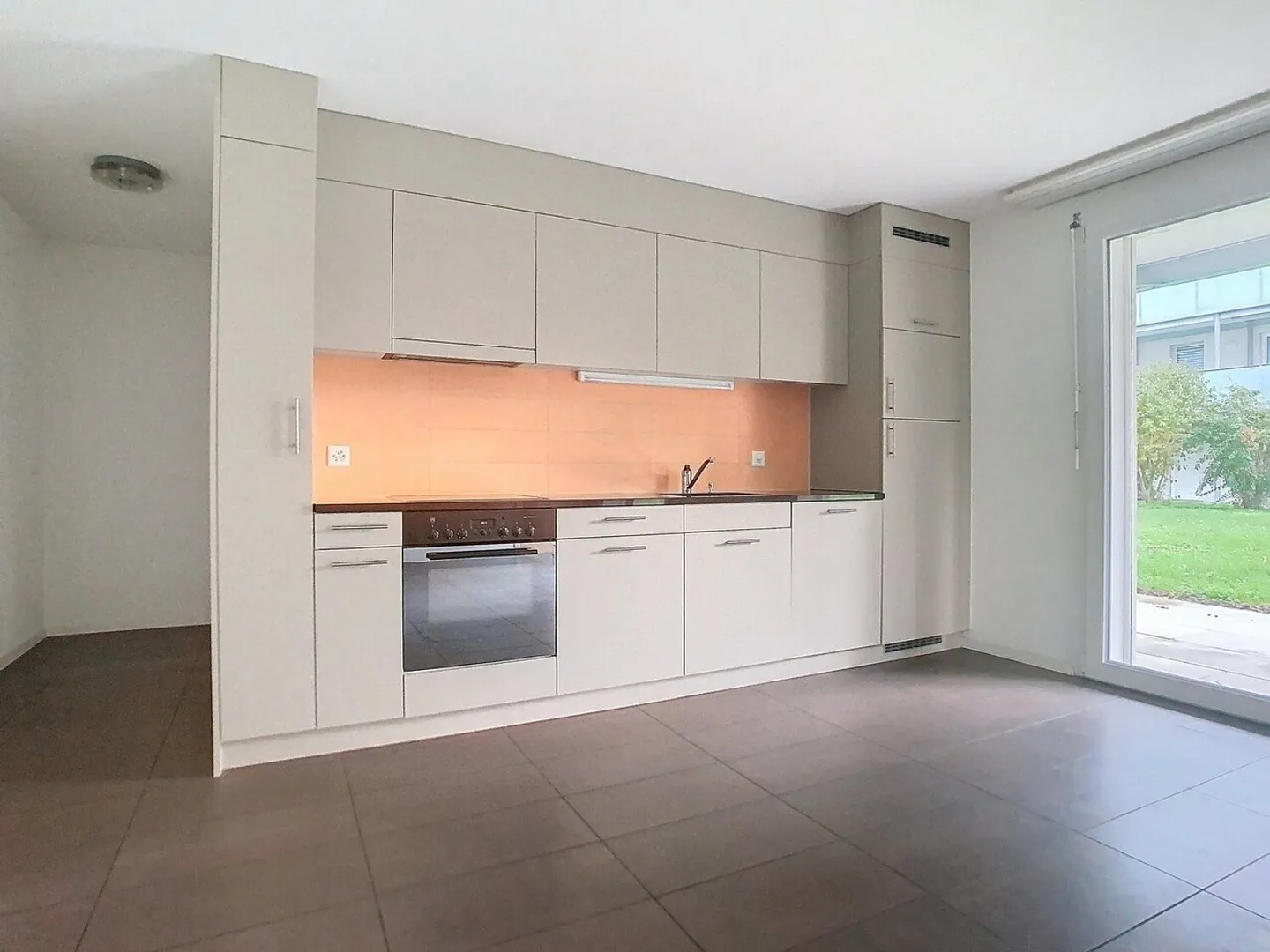 SYMPATHIQUE ! Logement de 2½ pièces - Photo 3 sur 9