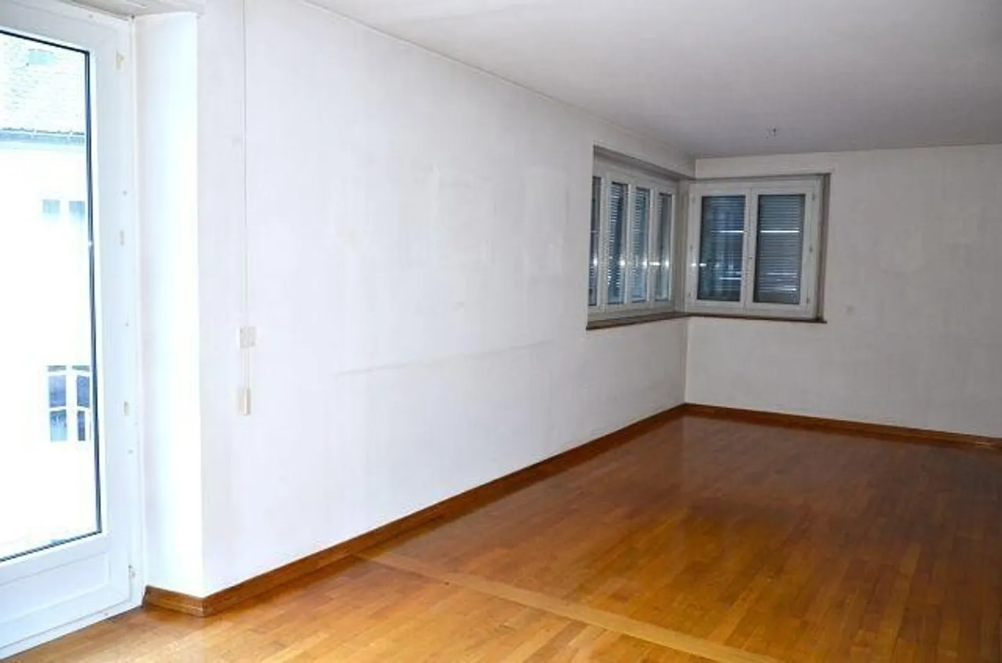 2 apartments of 4.5 rooms with 2 offices, garage/storage, 2 parking spaces and garden - Photo 4 of 13