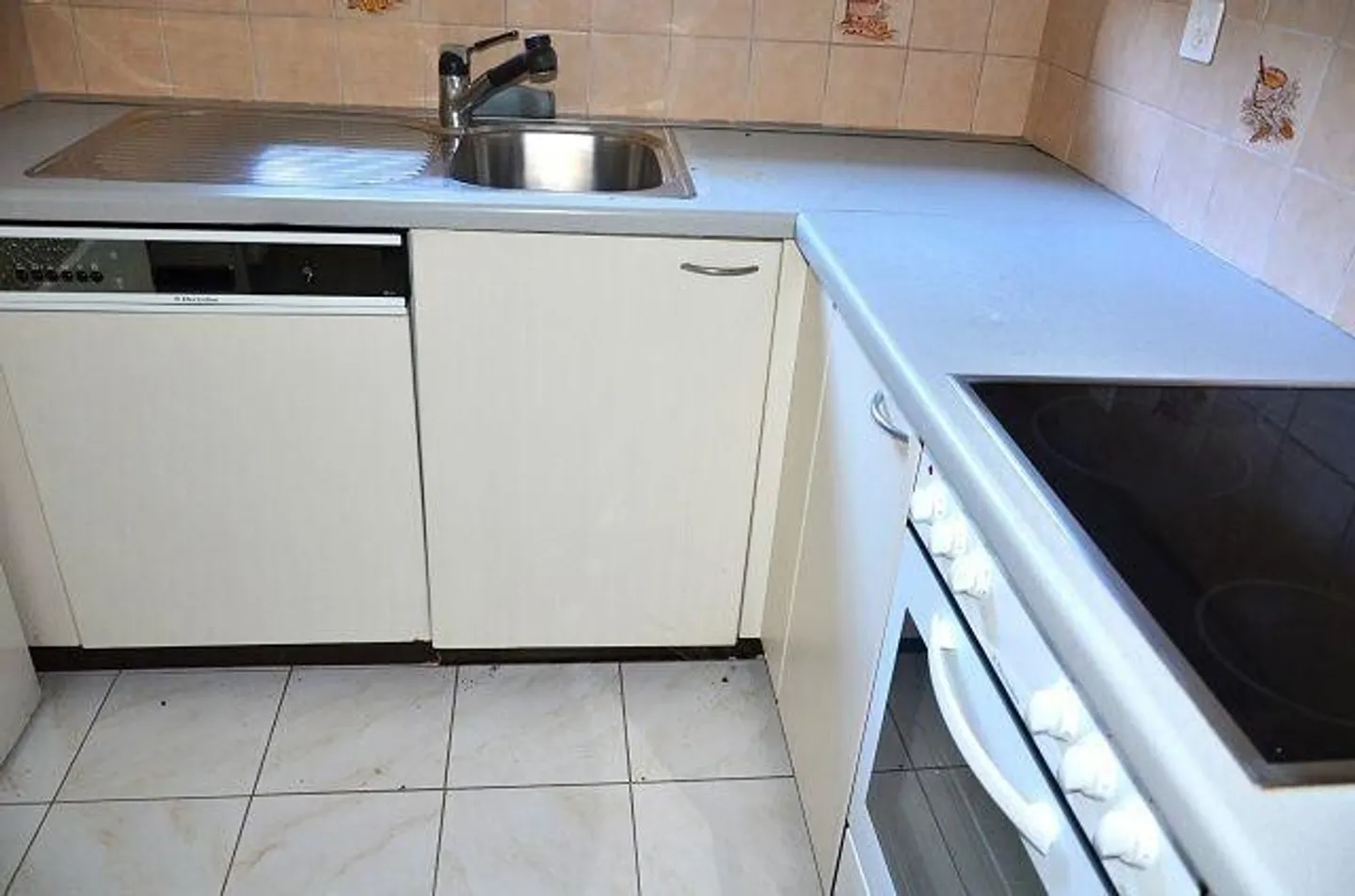 2 apartments of 4.5 rooms with 2 offices, garage/storage, 2 parking spaces and garden - Photo 6 of 13