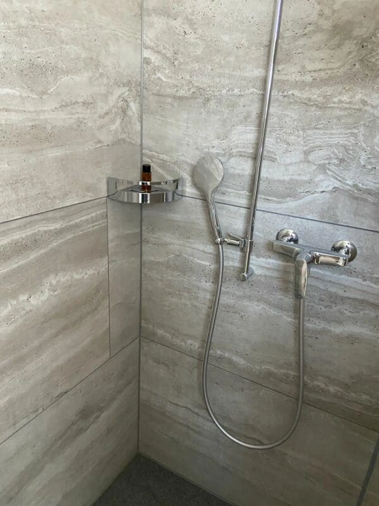Appartement meublé de 2,5 pièces sans frais d'électricité - Photo 4 sur 5