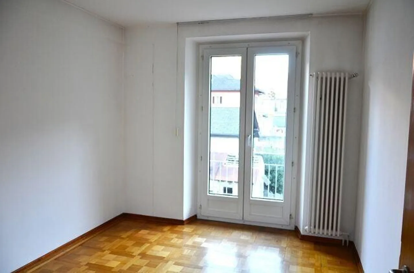 2 apartments of 4.5 rooms with 2 offices, garage/storage, 2 parking spaces and garden - Photo 8 of 13