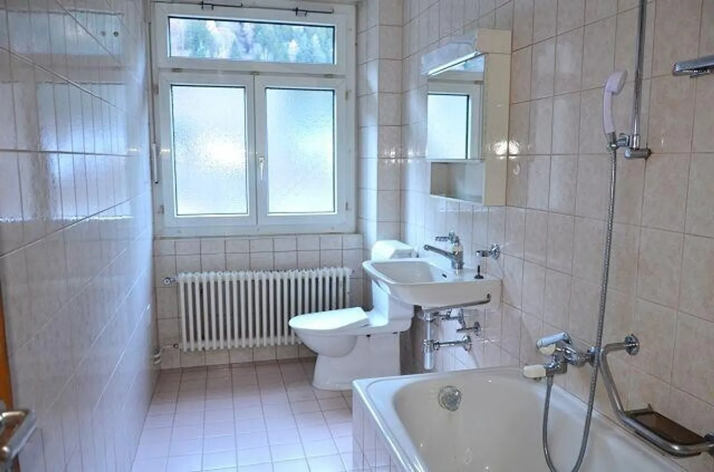 2 apartments of 4.5 rooms with 2 offices, garage/storage, 2 parking spaces and garden - Photo 11 of 13