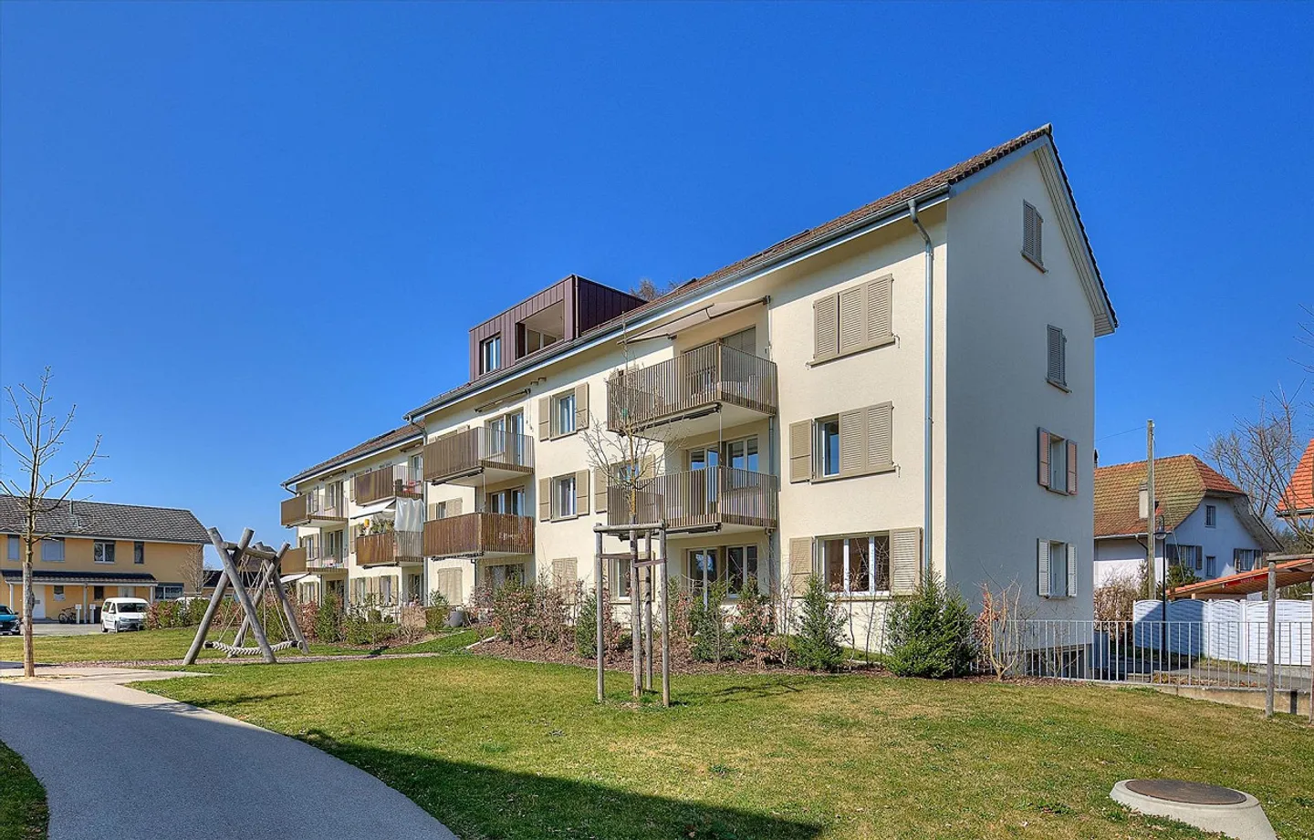 Appartement rénové dans un quartier calme - Photo 1 sur 5