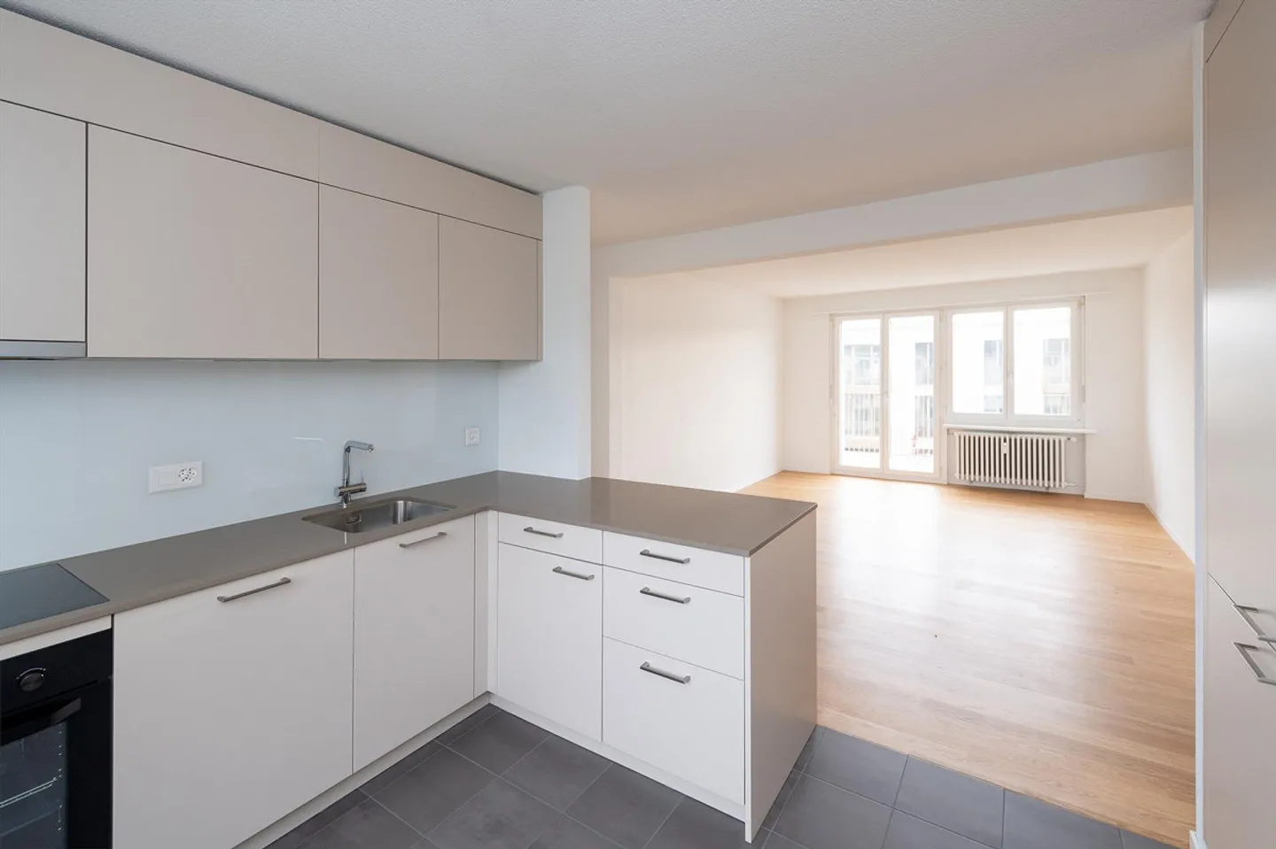 Appartement rénové dans un quartier calme - Photo 3 sur 5