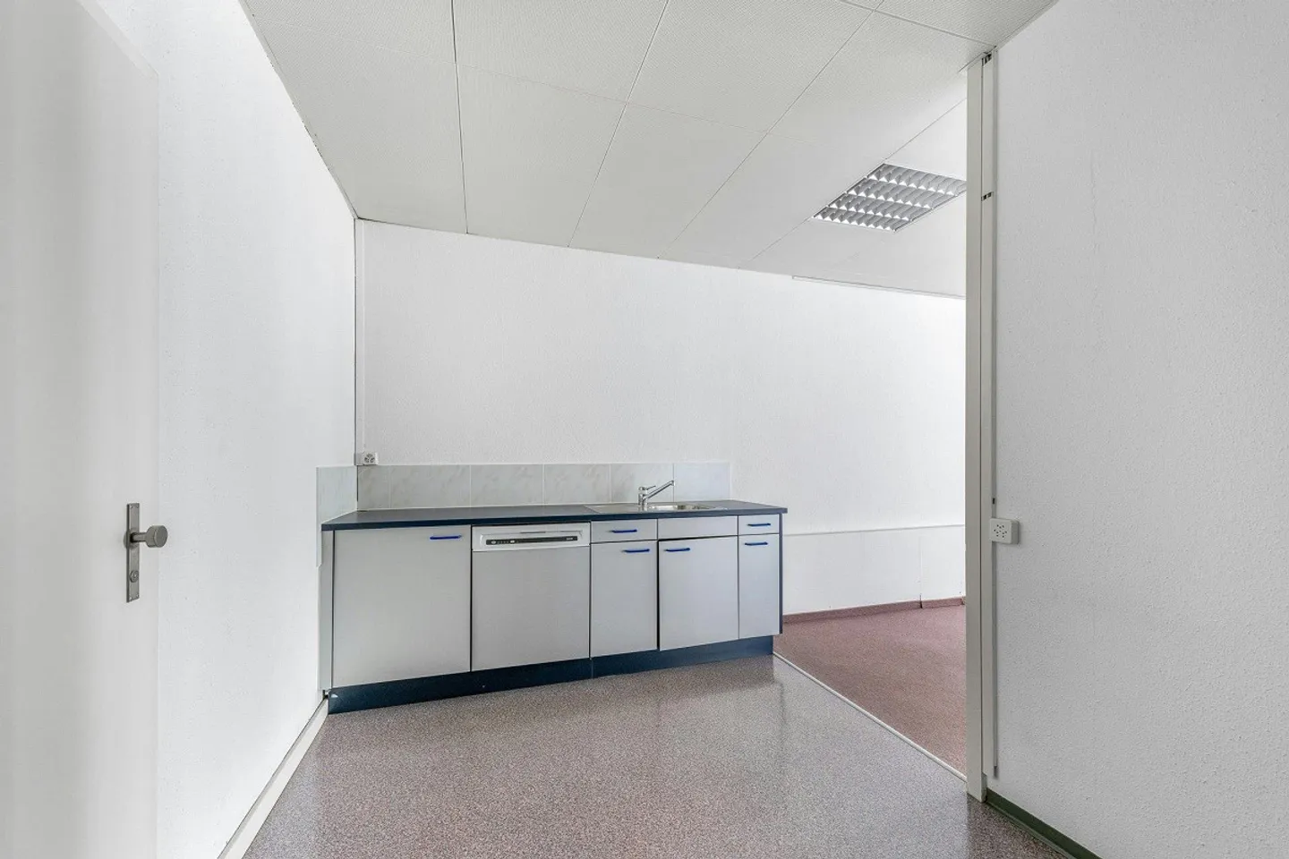 Spacious commercial/office space on the 1st floor in Zurich-Altstetten - Photo 7 of 13