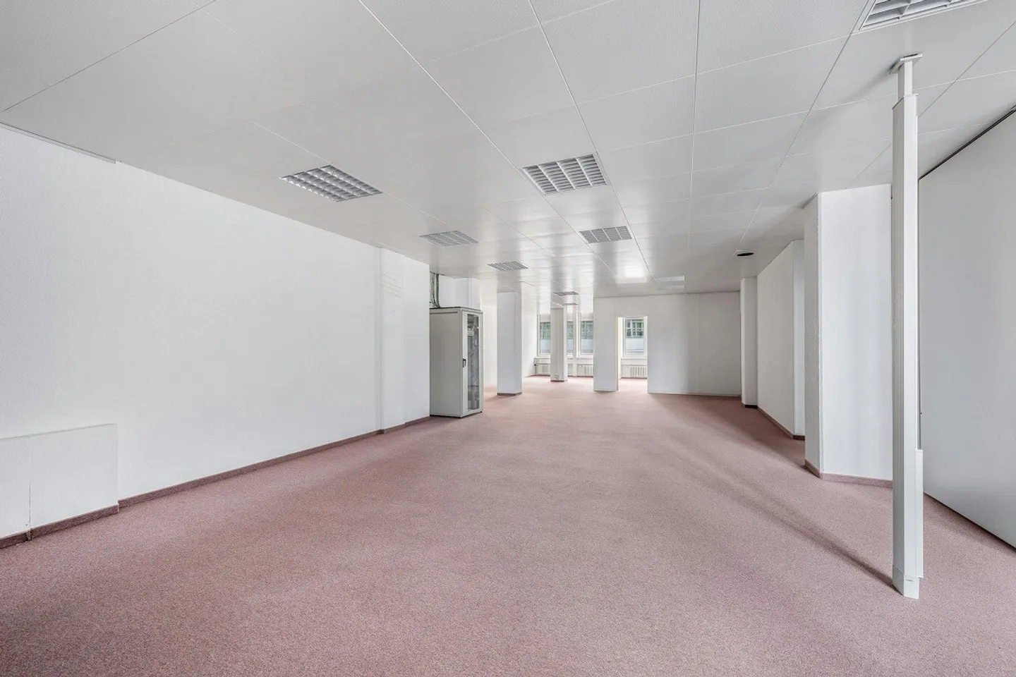 Spacious commercial/office space on the 1st floor in Zurich-Altstetten - Photo 10 of 13