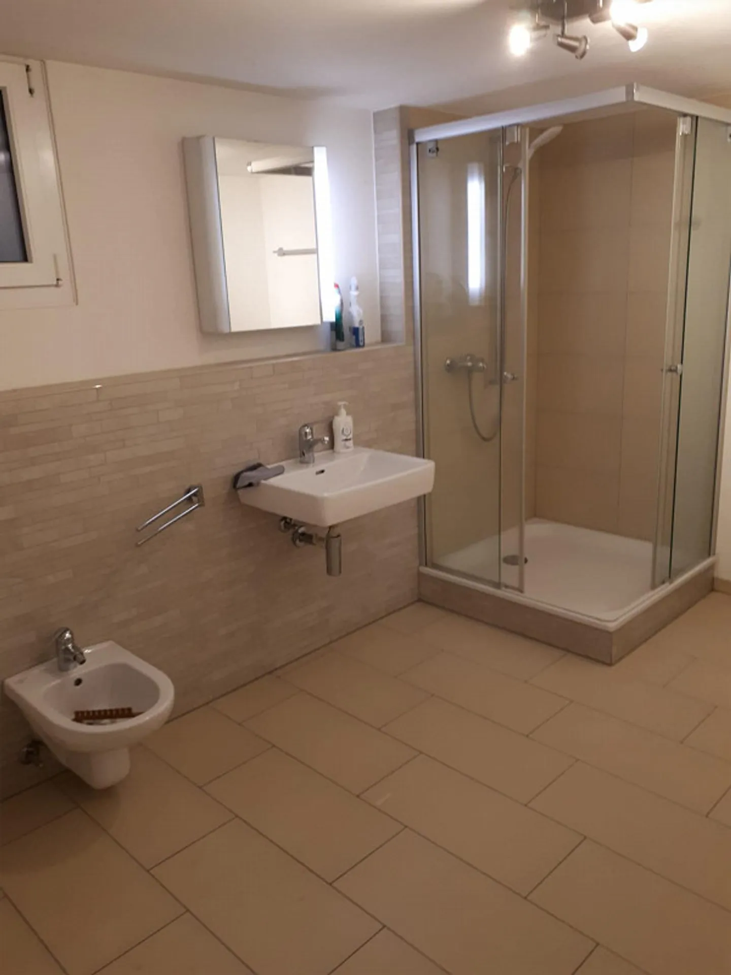 Studio con ingresso separato - Foto 1 di 4