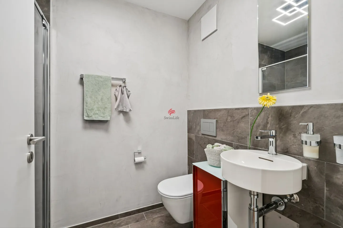 Appartamento moderno con balconi - Foto 9 di 15