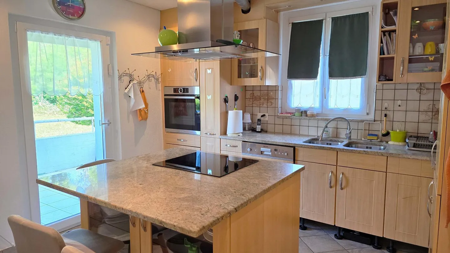 Casa unifamiliare di 5,5 stanze in posizione centrale con giardino paradisiaco - Foto 3 di 11