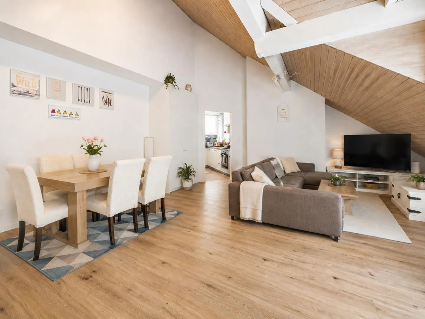 Light-flooded 4.5-room attic maisonette with underground parking space, S - Photo 1 of 17