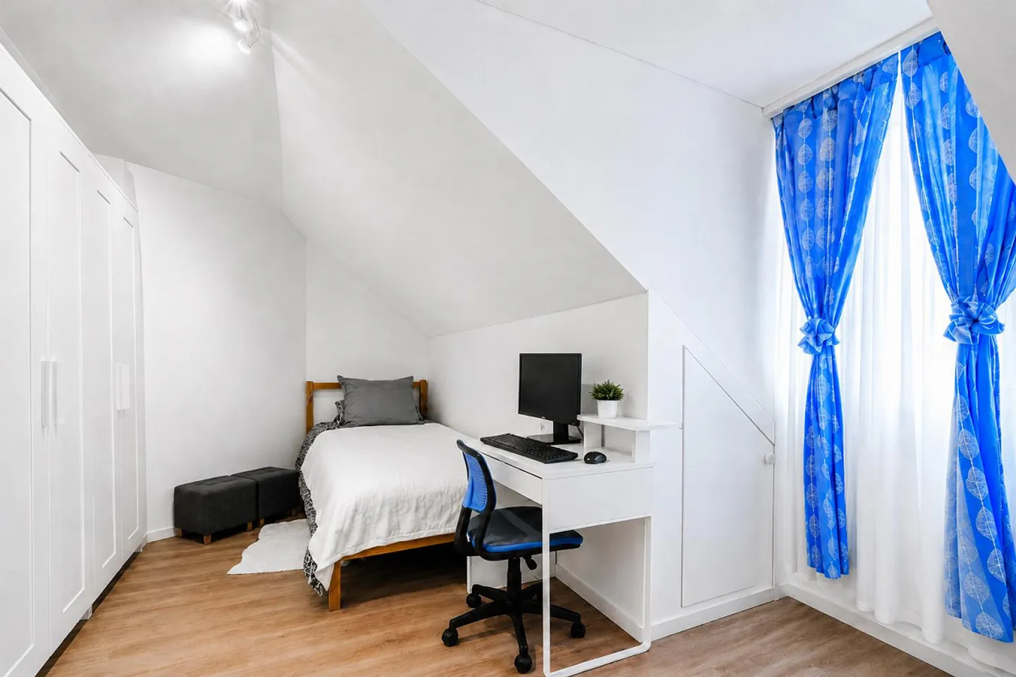 Light-flooded 4.5-room attic maisonette with underground parking space, S - Photo 5 of 17