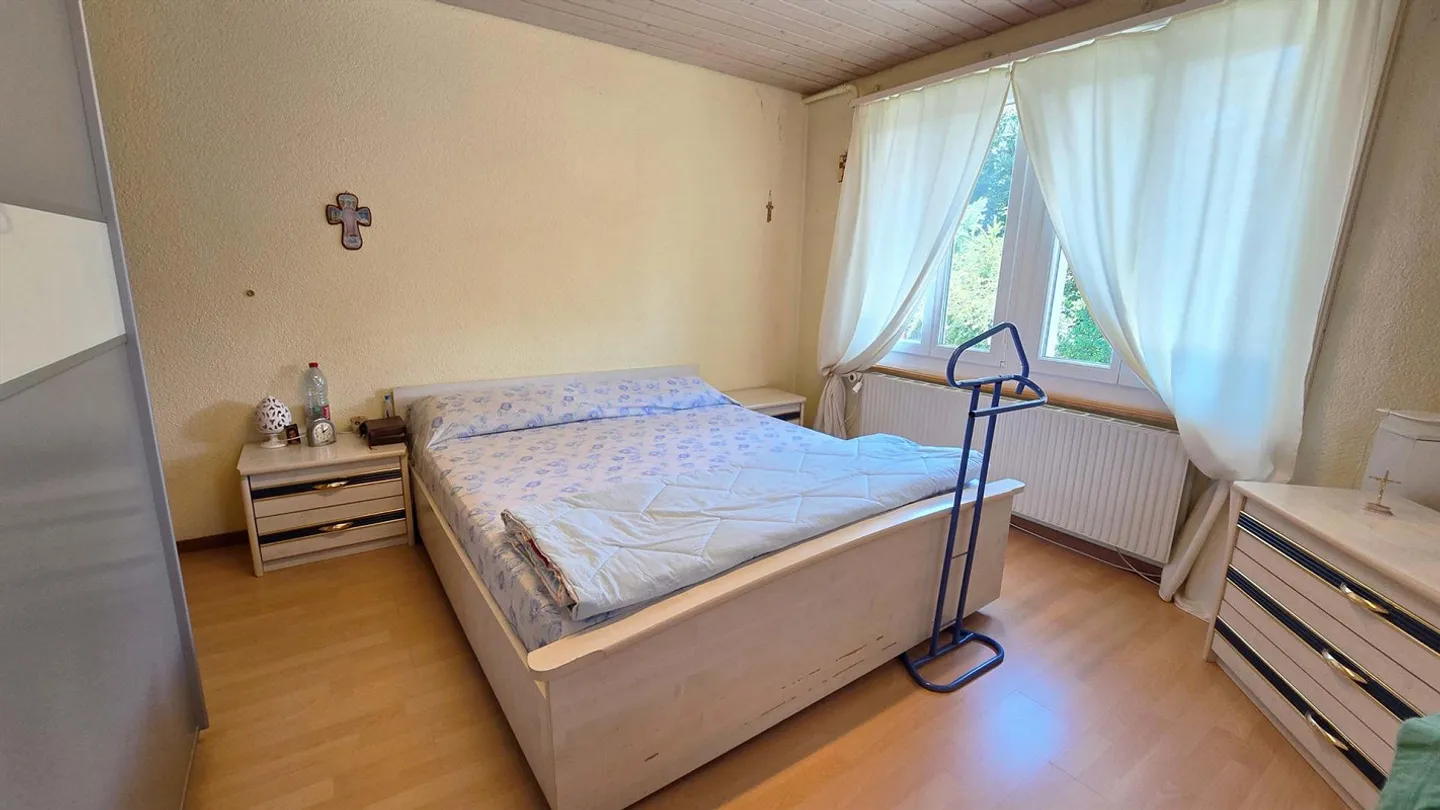 Casa unifamiliare di 5,5 stanze in posizione centrale con giardino paradisiaco - Foto 7 di 11
