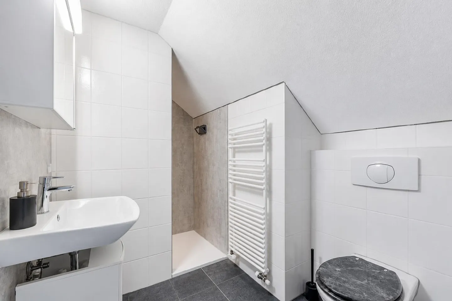 Light-flooded 4.5-room attic maisonette with underground parking space, S - Photo 9 of 17