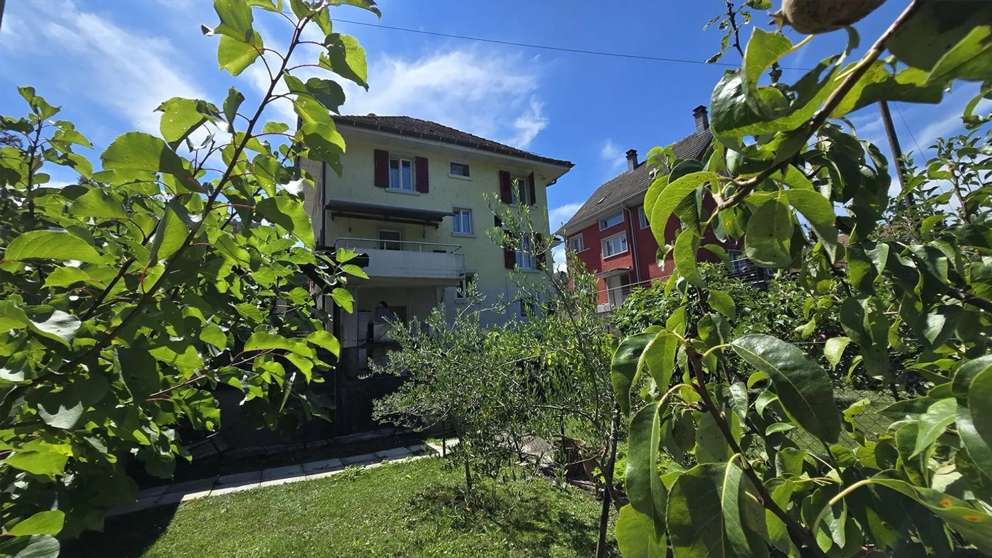 Casa unifamiliare di 5,5 stanze in posizione centrale con giardino paradisiaco - Foto 8 di 11