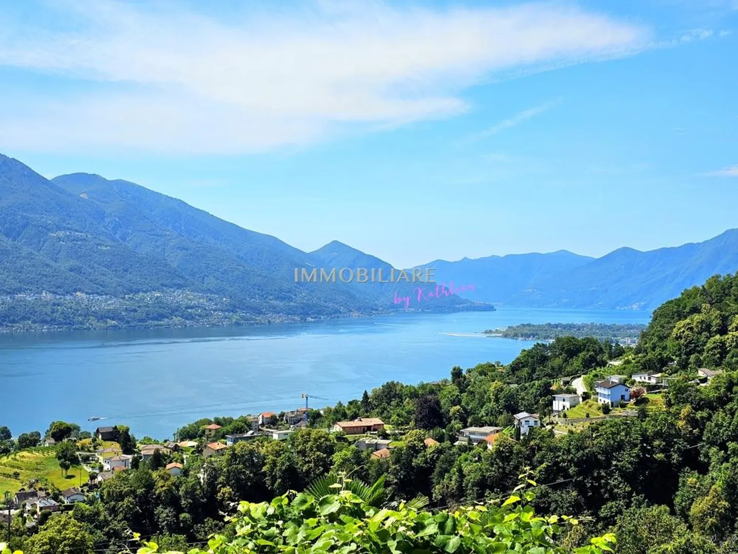 Holiday home with a view in a sunny, quiet location and land reserve - Photo 3 of 21