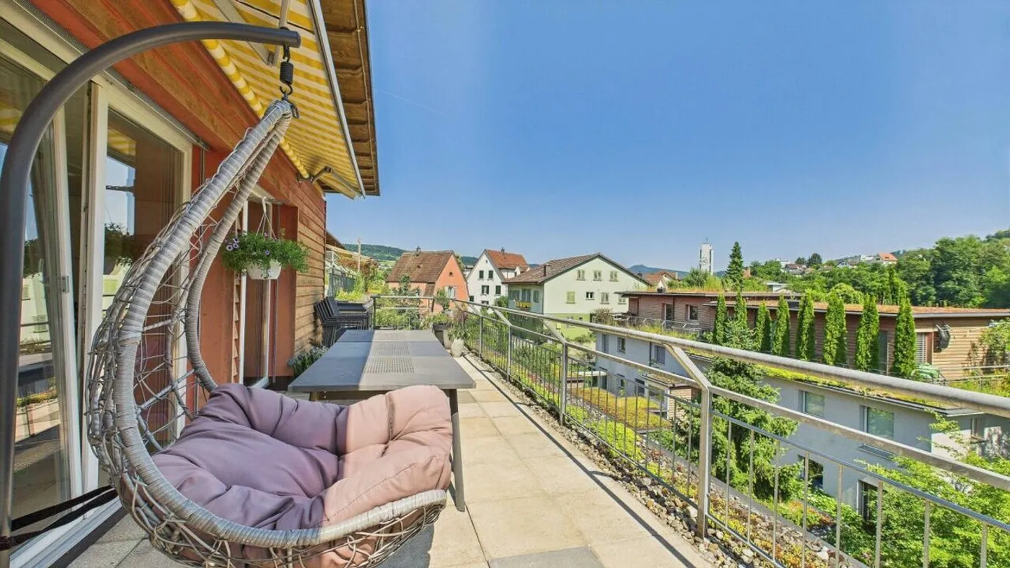 Vivere su due livelli - Ampio appartamento attico su due piani con vista nel distretto di Baden - Foto 2 di 12