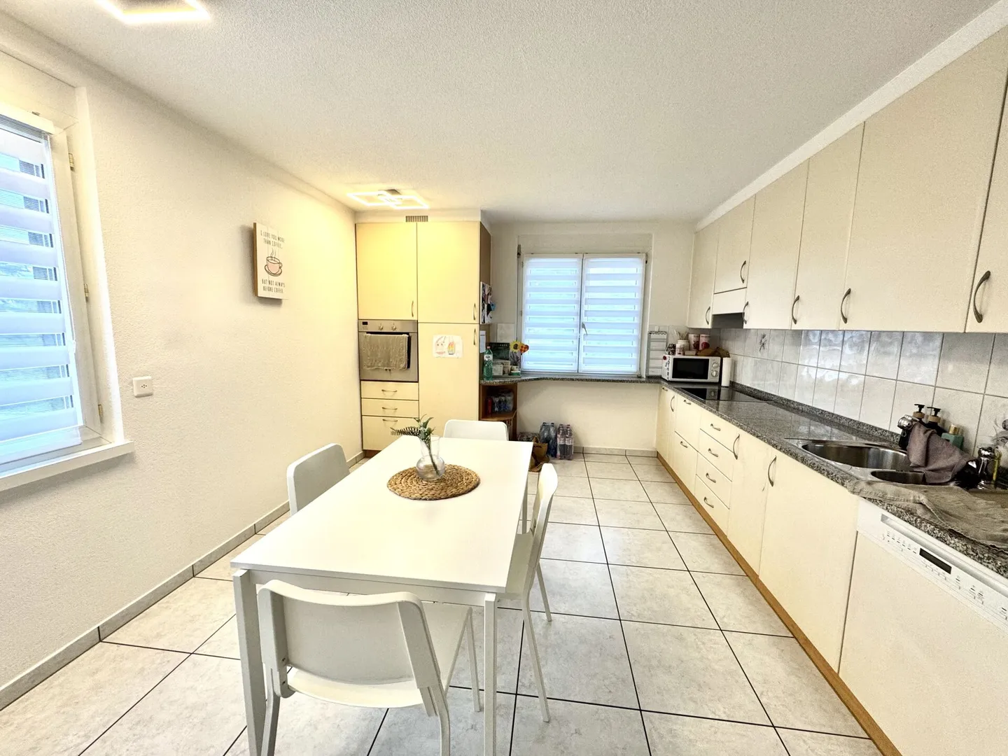 Bellissimo appartamento di 4.5 stanze in una posizione tranquilla - Foto 1 di 5