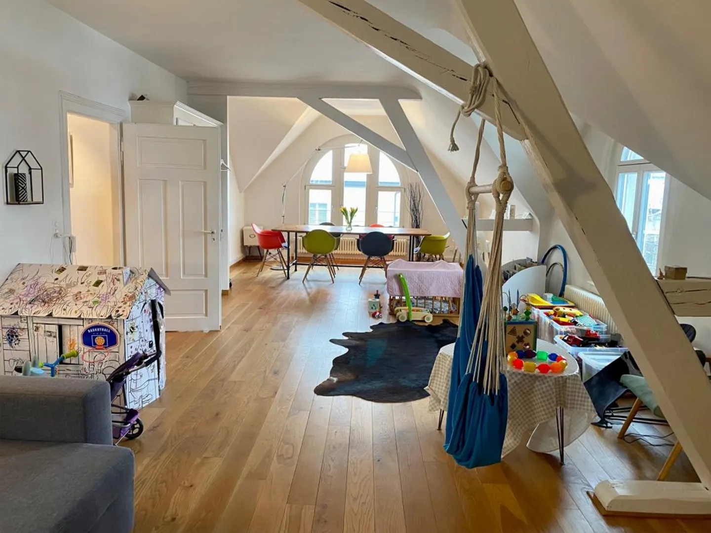 Spacious Maisonette Apartment - Photo 8 of 23