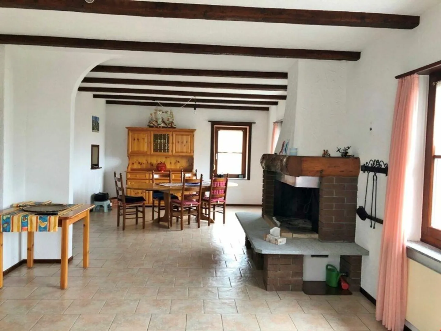 Spaziosa e tranquilla casa unifamiliare con giardino - Foto 9 di 13