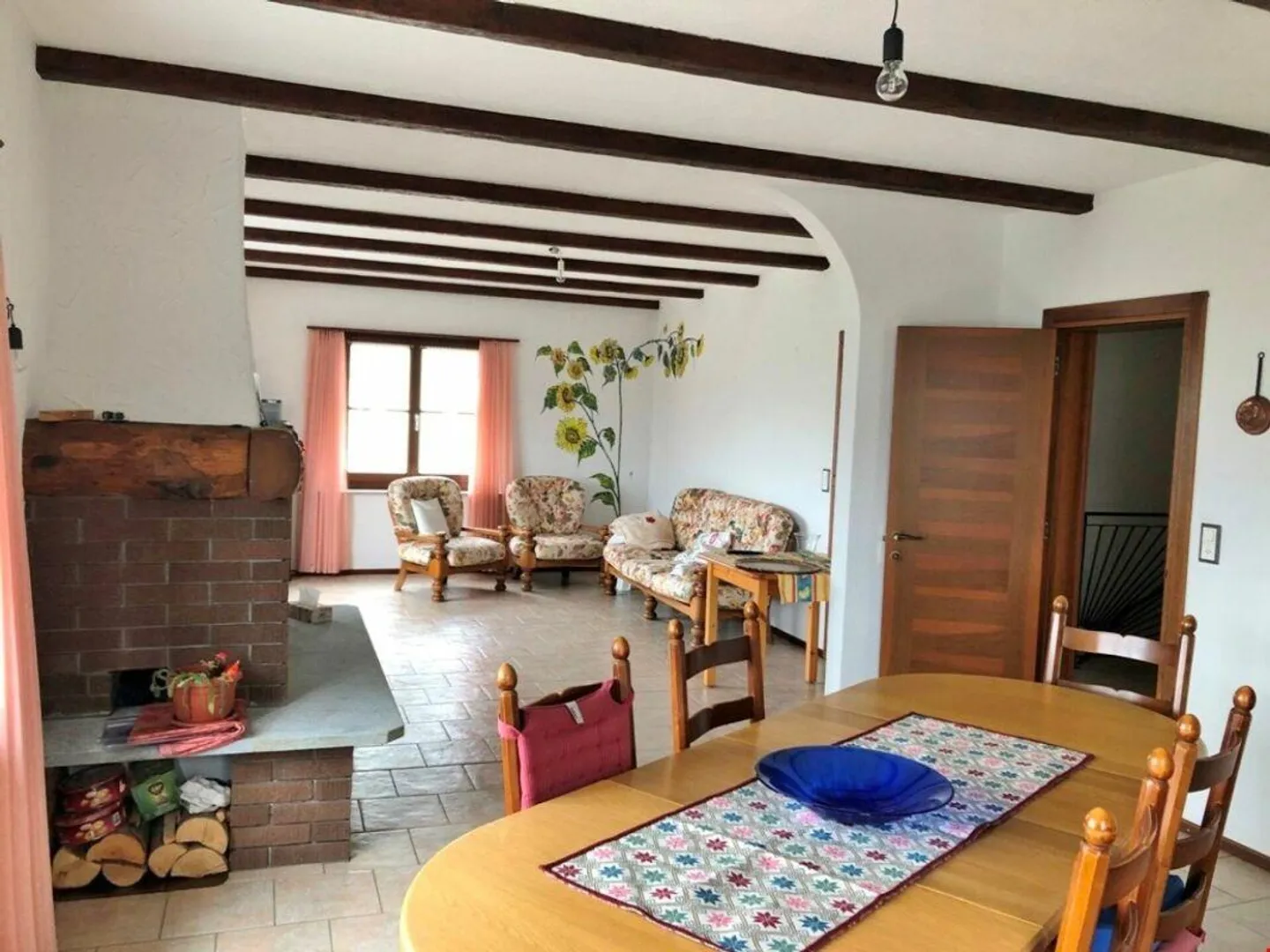 Spaziosa e tranquilla casa unifamiliare con giardino - Foto 8 di 13