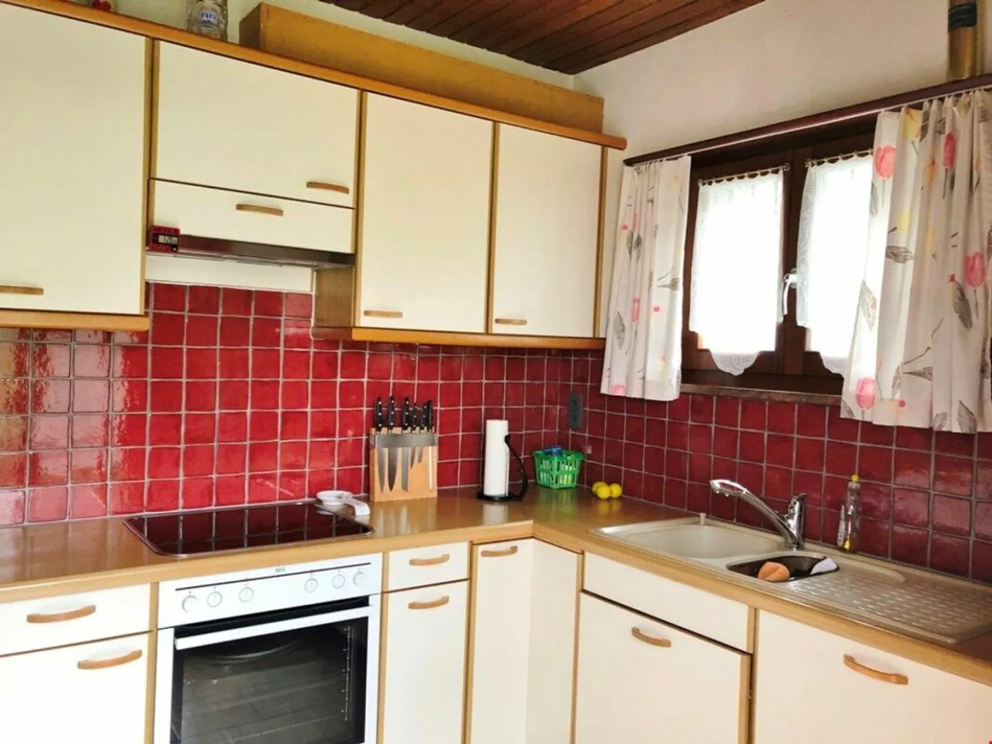 Spaziosa e tranquilla casa unifamiliare con giardino - Foto 10 di 13