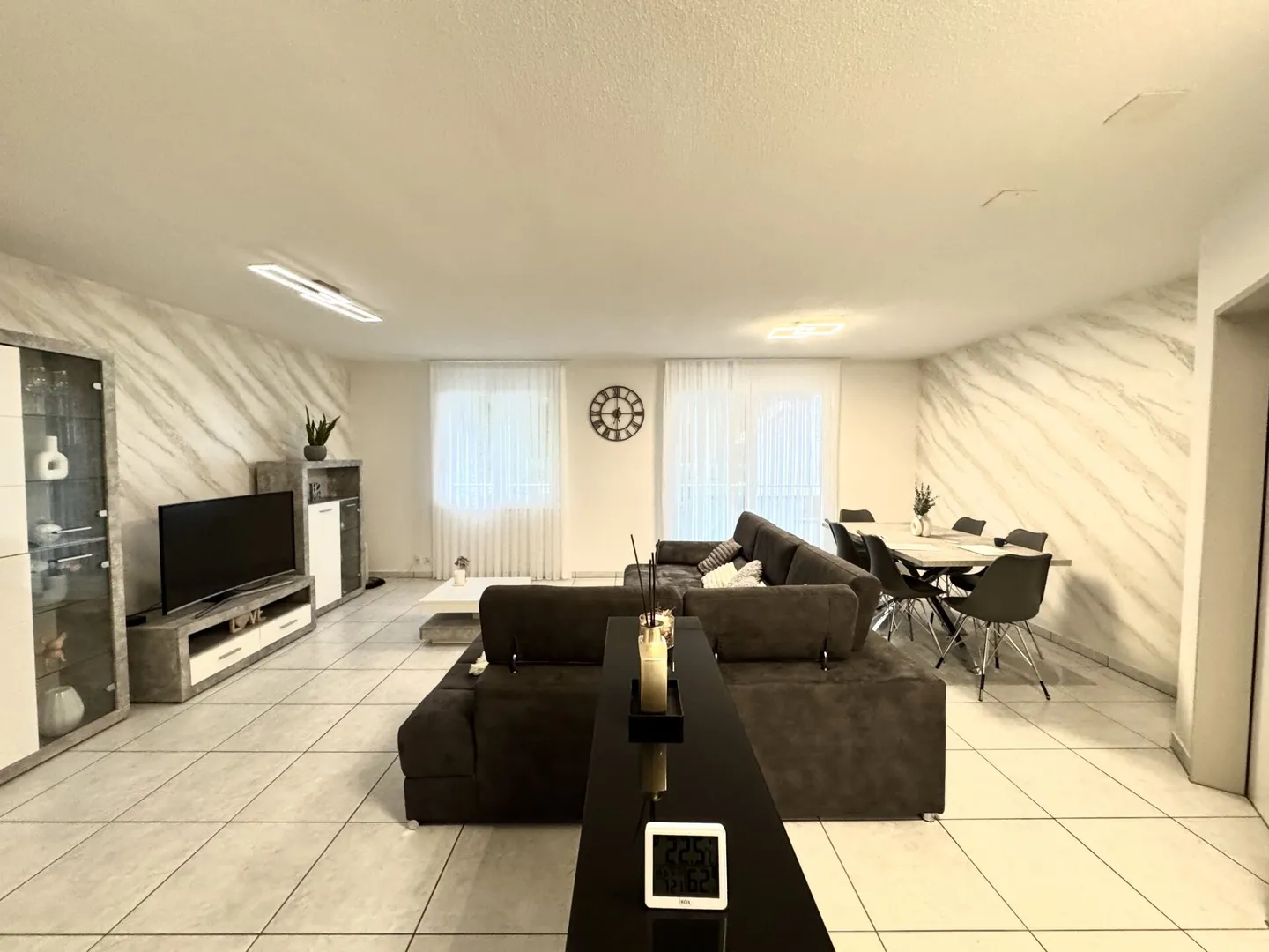 Bellissimo appartamento di 4.5 stanze in una posizione tranquilla - Foto 2 di 5