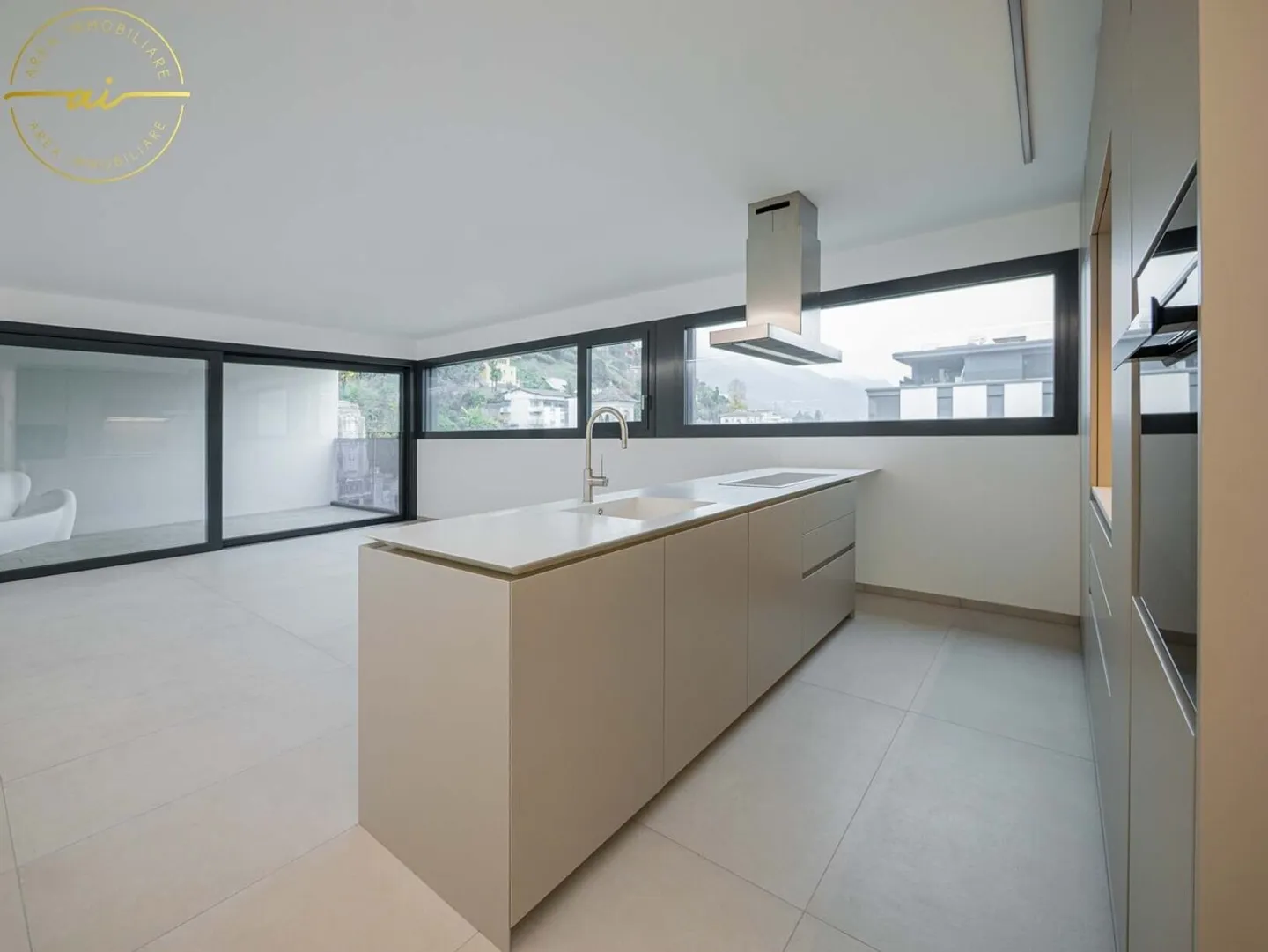 ELEGANTE 2,5-ZIMMER-WOHNUNG MIT HOCHWERTIGEN AUSFÜHRUNGEN - Foto 4 von 13