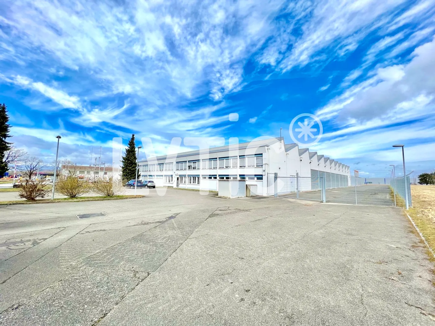 Capannone industriale, uffici di 4200 m2 divisibili in affitto ad Avenches - Foto 4 di 14