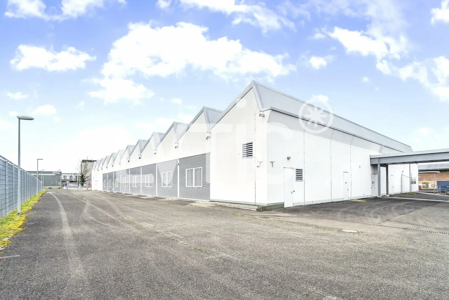 Capannone industriale, uffici di 4200 m2 divisibili in affitto ad Avenches - Foto 5 di 14