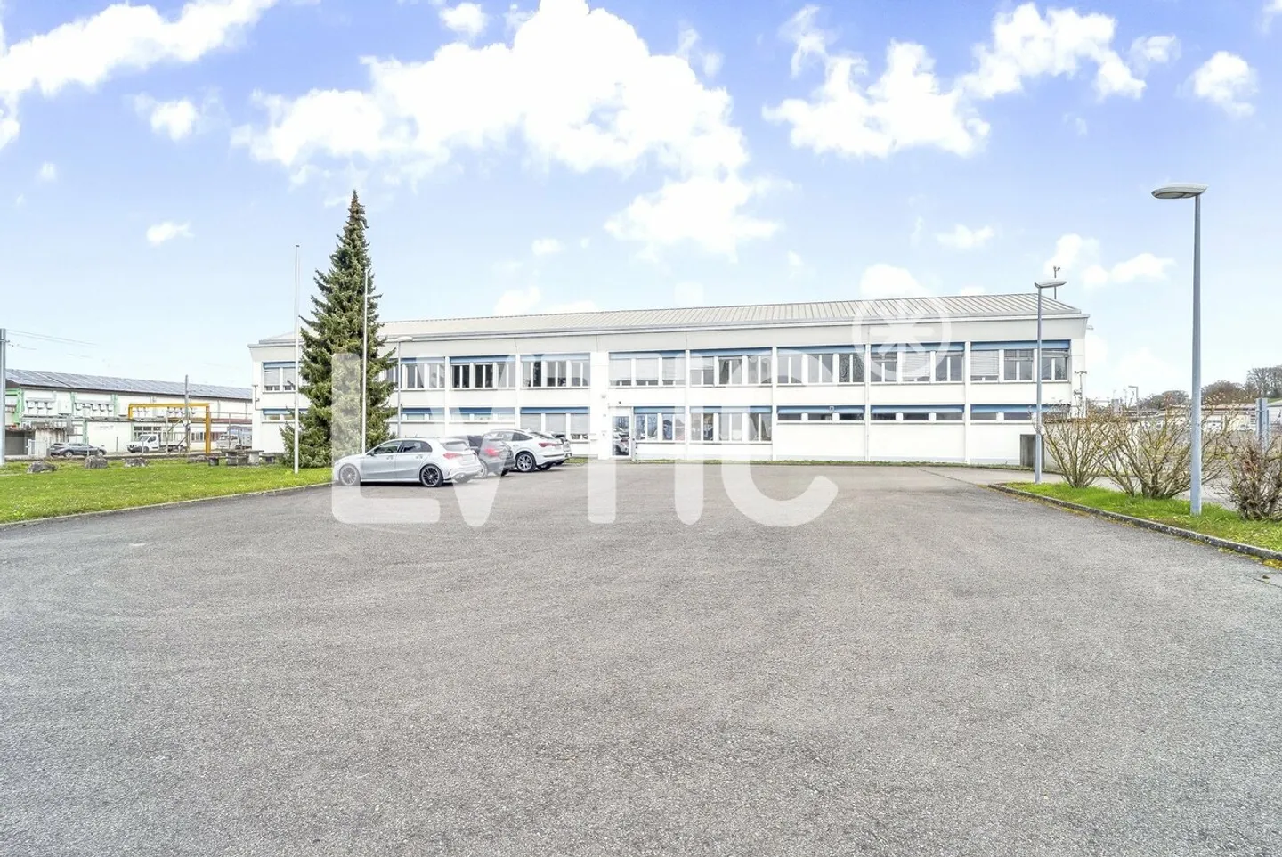 Capannone industriale, uffici di 4200 m2 divisibili in affitto ad Avenches - Foto 6 di 14