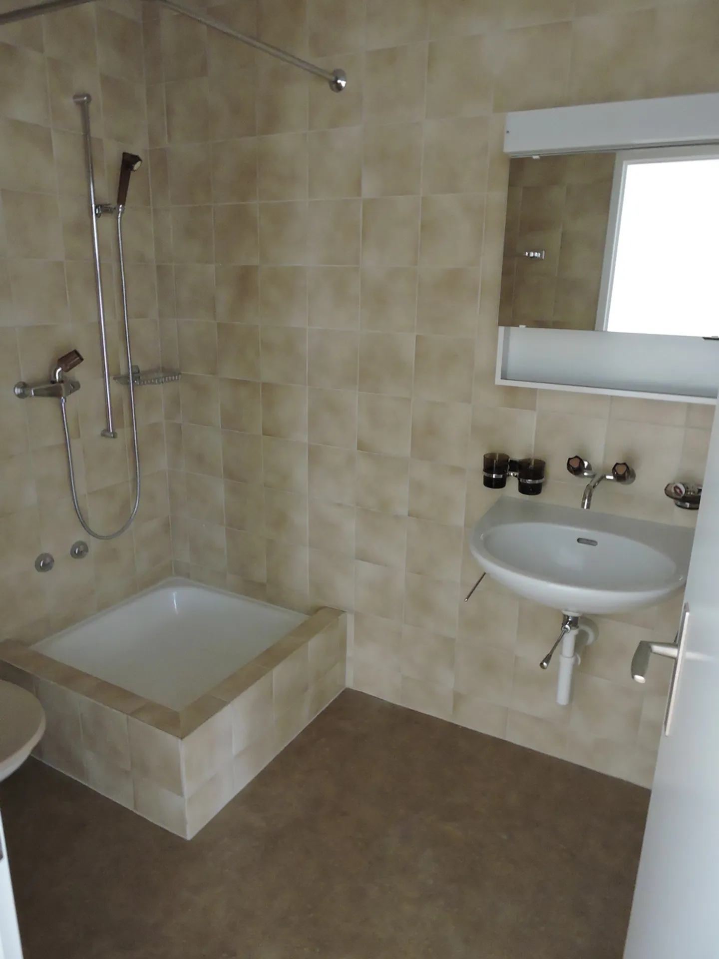 Geräumige Wohnung in ruhiger Lage - Foto 8 von 9