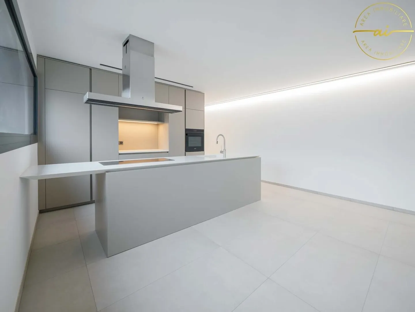 ELEGANTE 2,5-ZIMMER-WOHNUNG MIT HOCHWERTIGEN AUSFÜHRUNGEN - Foto 3 von 13