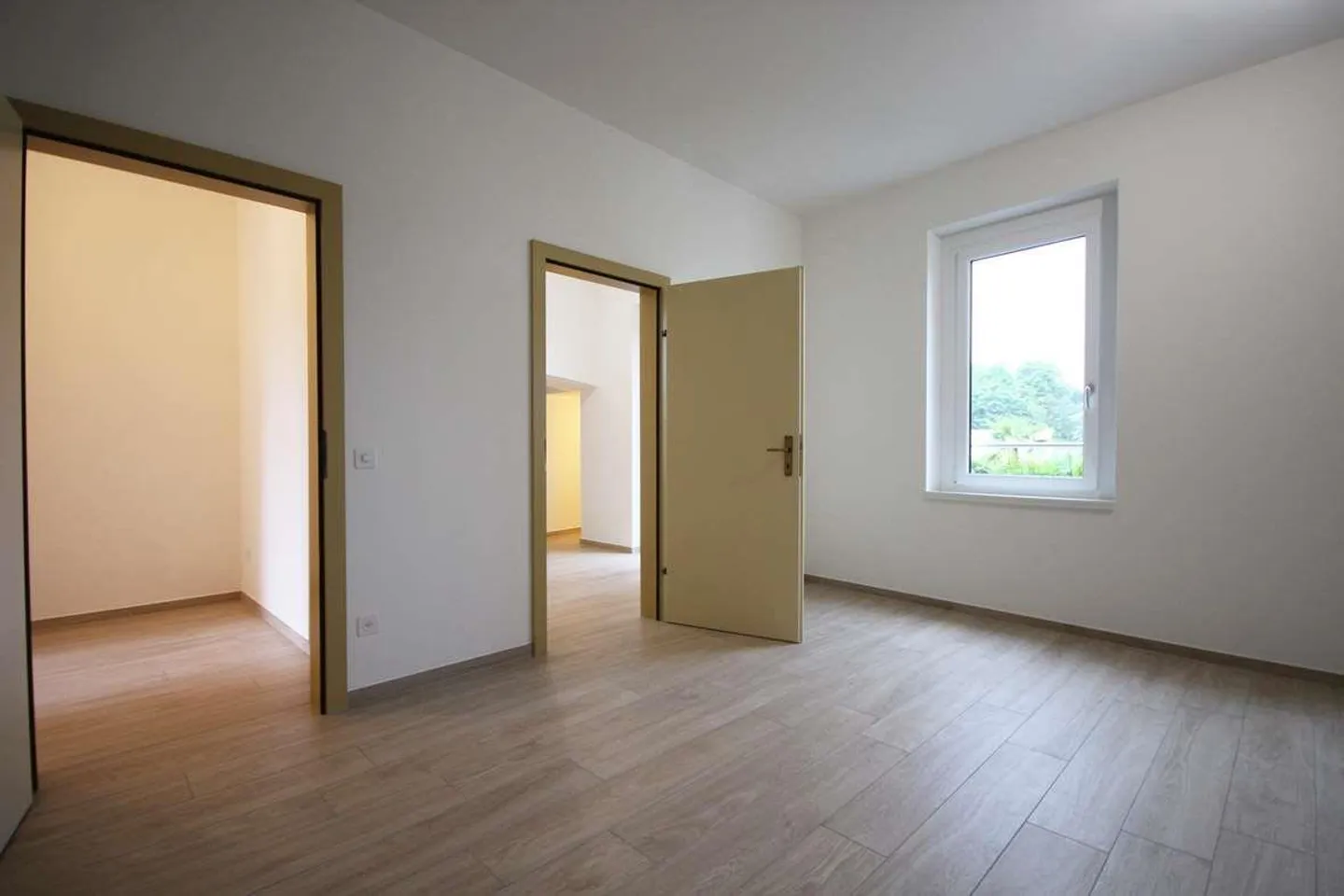 Balerna: 4-room renovated apartment with open view - Photo 3 of 10