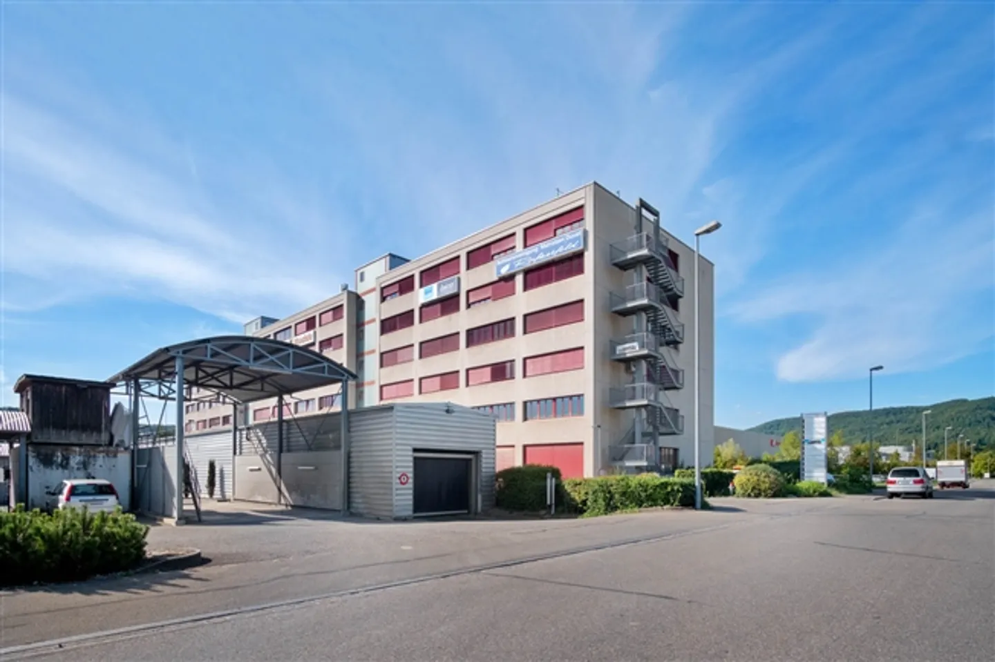 Ufficio e spazio commerciale con vista sul verde - Foto 9 di 9