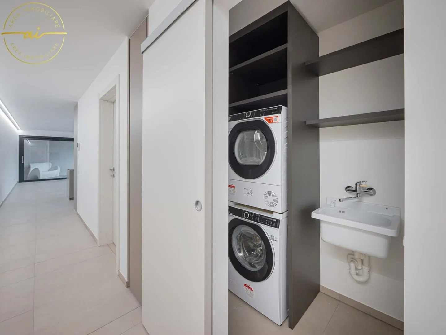 ELEGANTE 2,5-ZIMMER-WOHNUNG MIT HOCHWERTIGEN AUSFÜHRUNGEN - Foto 9 von 13