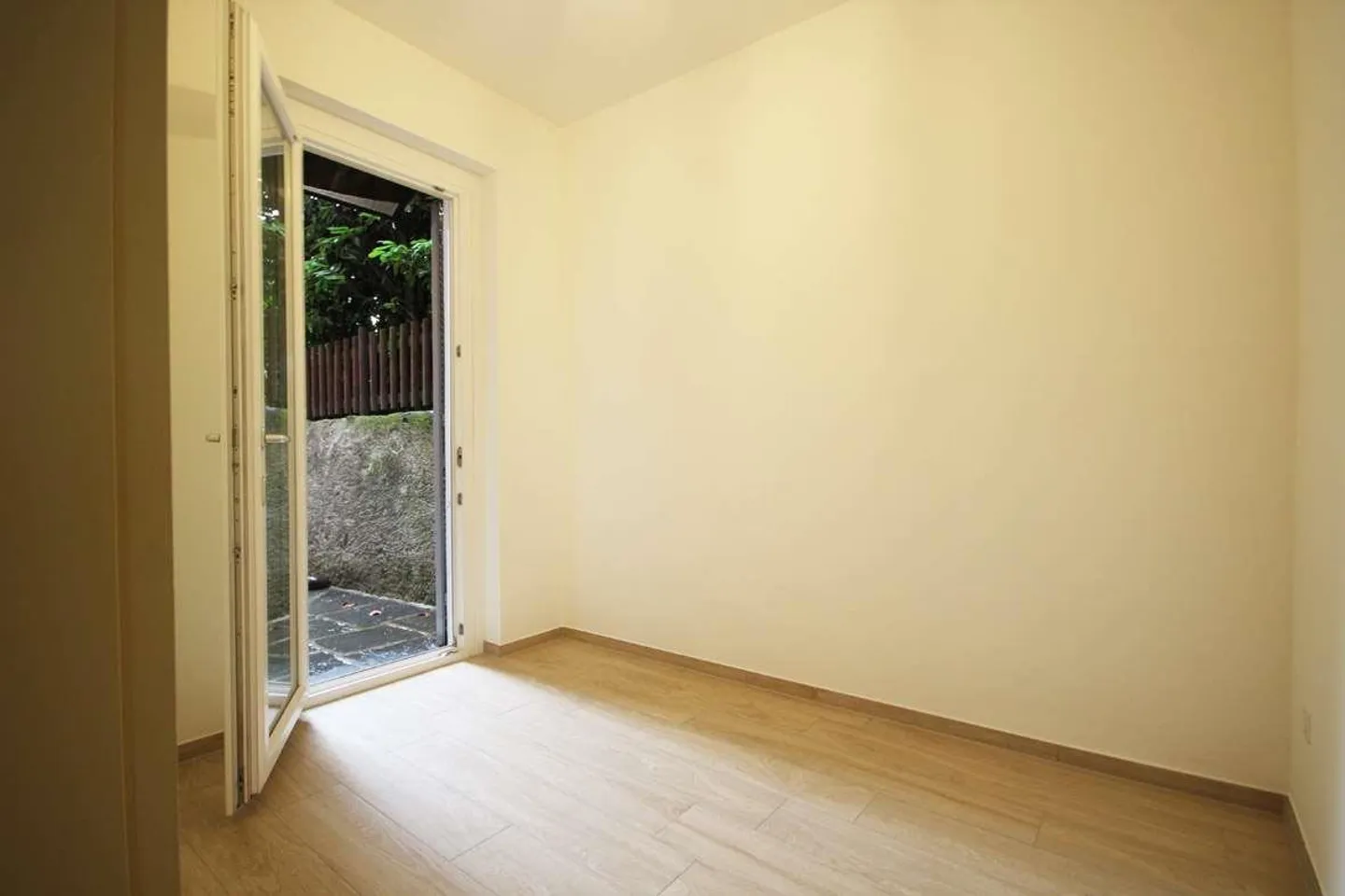 Balerna: 4-room renovated apartment with open view - Photo 5 of 10