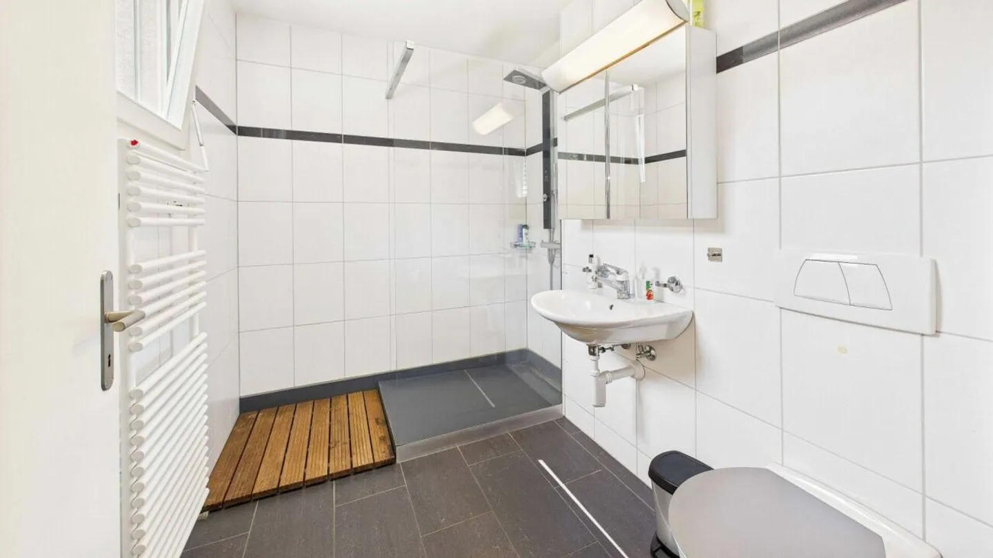 Vivere su due livelli - Ampio appartamento attico su due piani con vista nel distretto di Baden - Foto 10 di 12