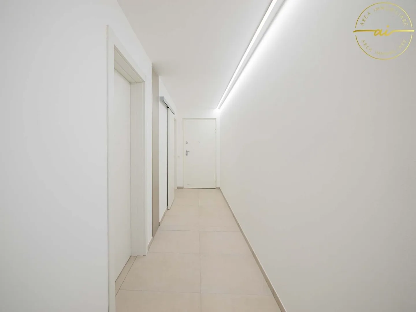 ELEGANTE 2,5-ZIMMER-WOHNUNG MIT HOCHWERTIGEN AUSFÜHRUNGEN - Foto 7 von 13