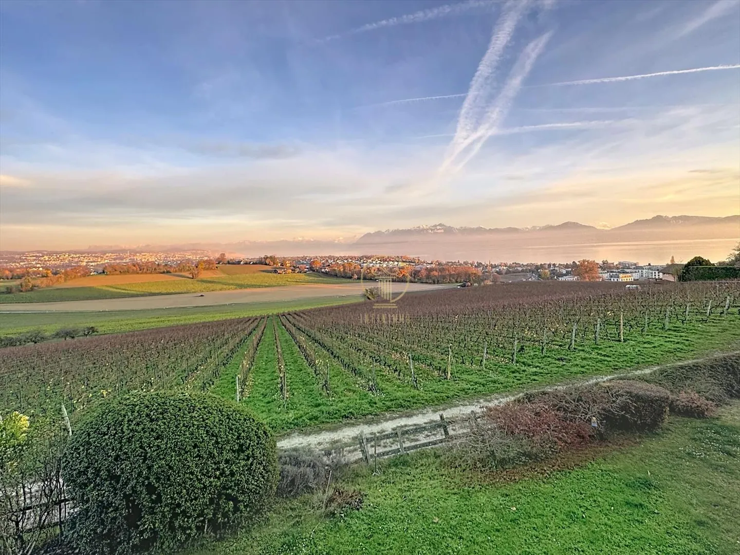 ECHICHENS - Schönes Einfamilienhaus mit atemberaubendem Blick auf den See und die Weinberge - Foto 1 von 13