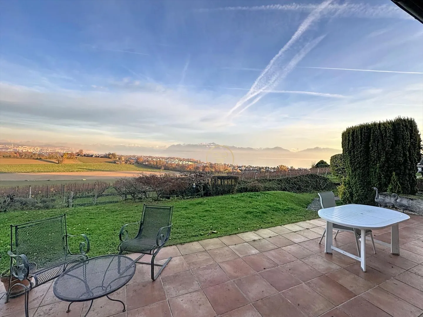 ECHICHENS - Schönes Einfamilienhaus mit atemberaubendem Blick auf den See und die Weinberge - Foto 2 von 13
