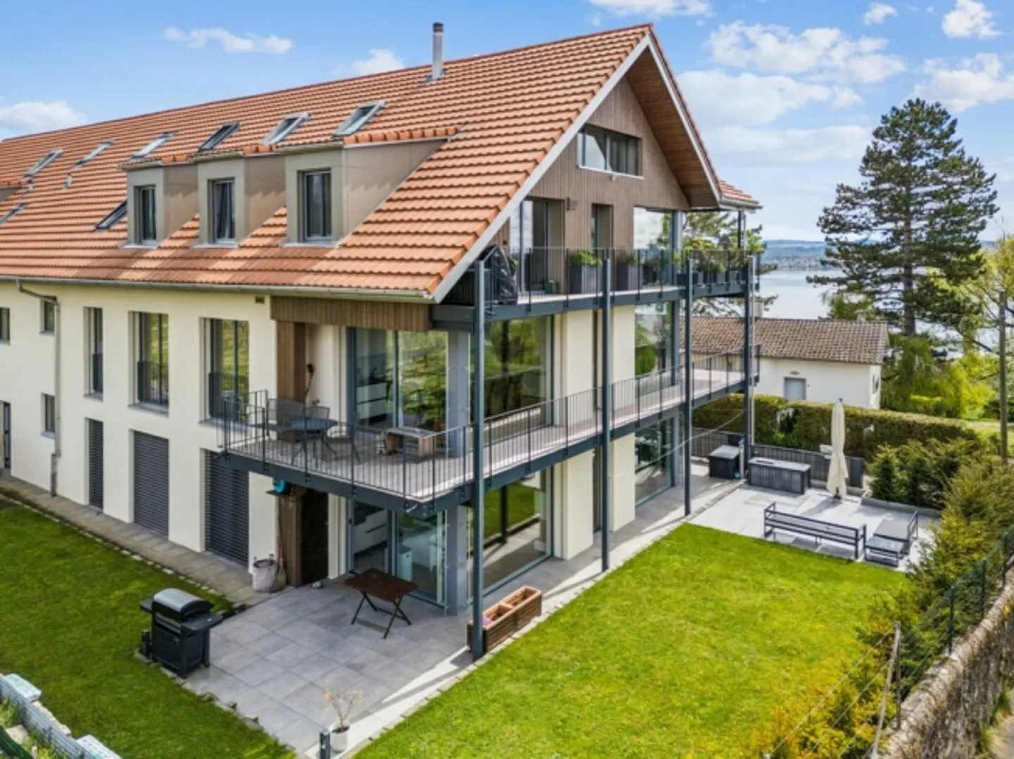 Appartamento giardino esclusivo di 5,5 stanze in una posizione tranquilla - Foto 2 di 13