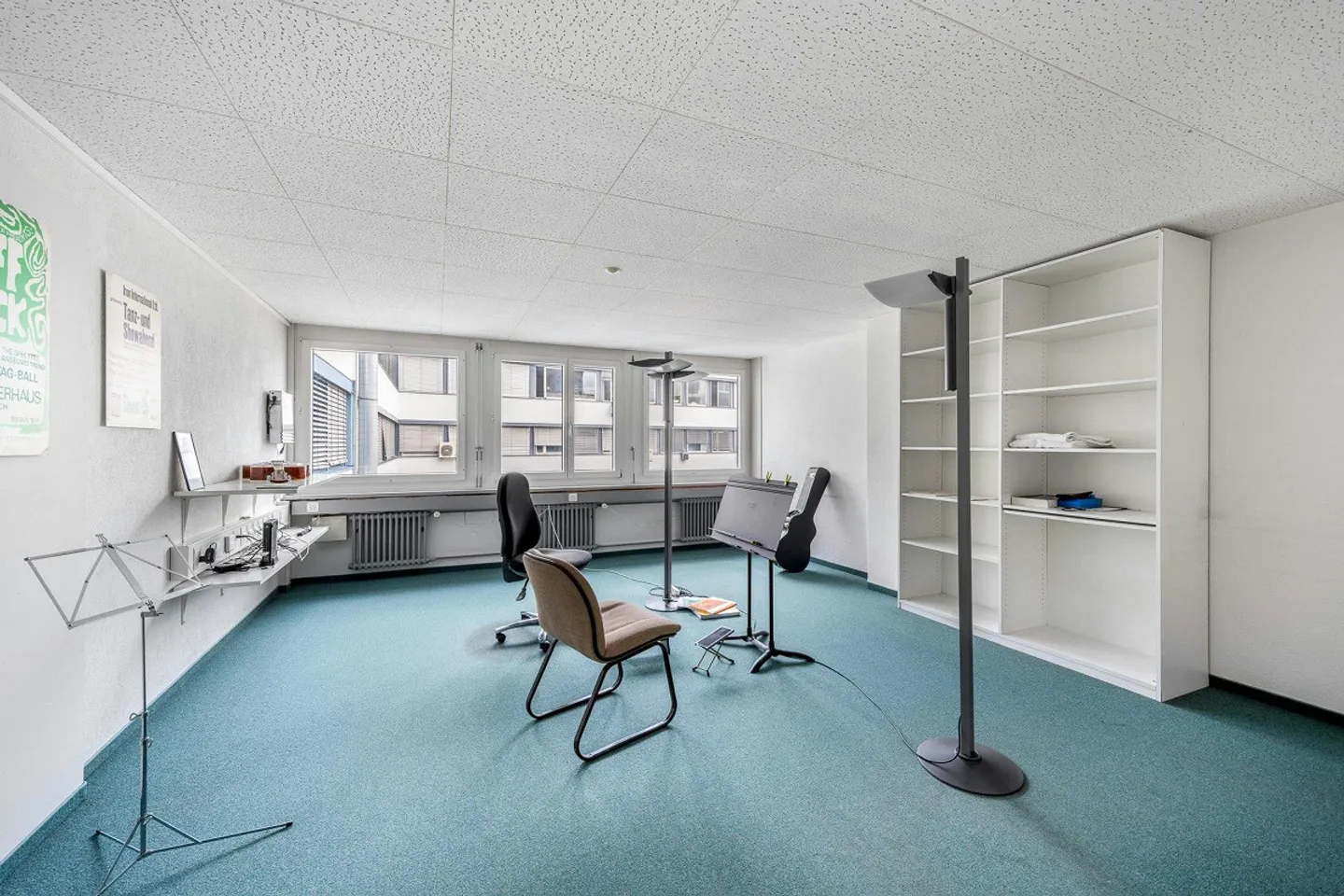 Attractive office space on the 4th floor with optimal accessibility - Photo 1 of 8