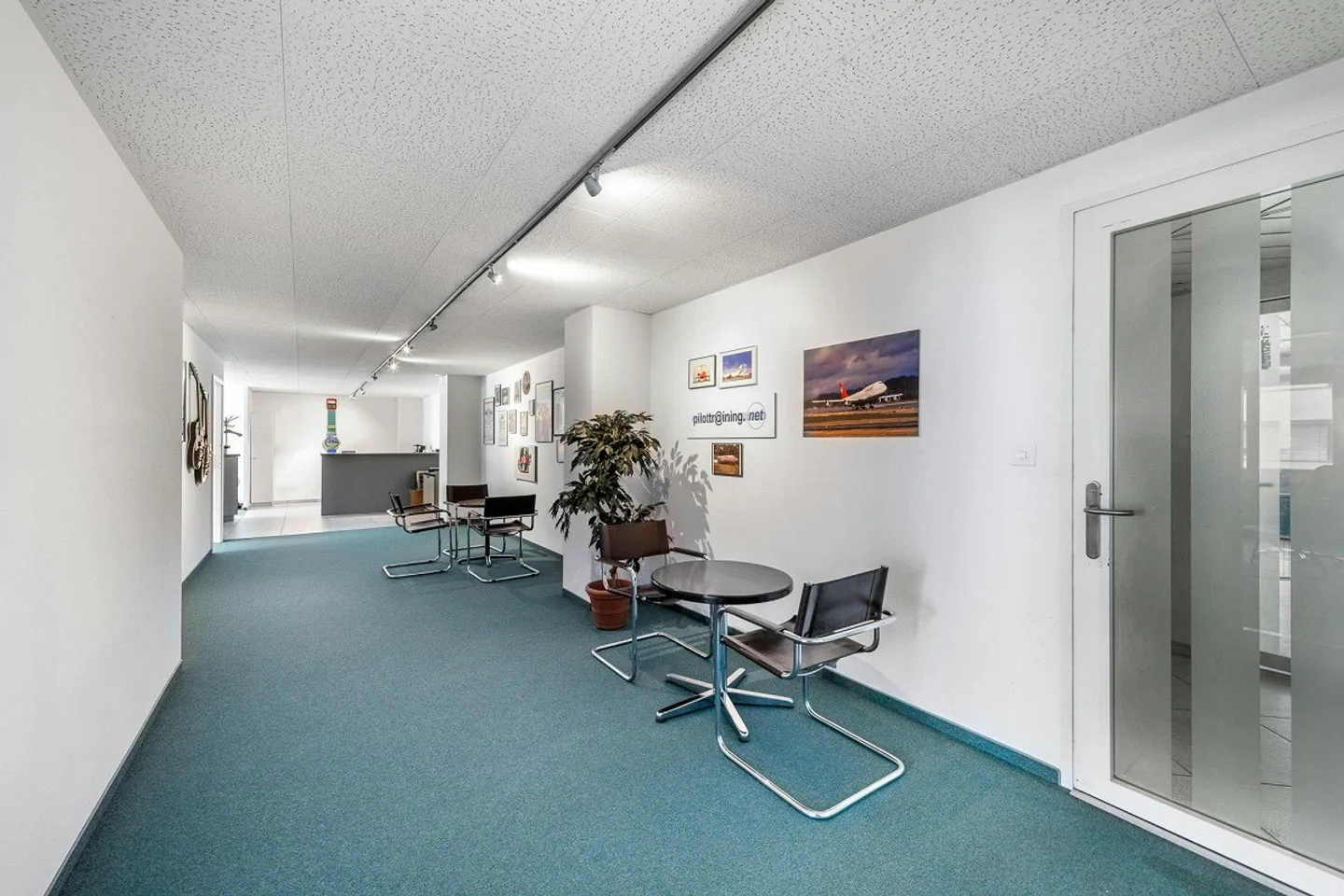Attractive office space on the 4th floor with optimal accessibility - Photo 2 of 8